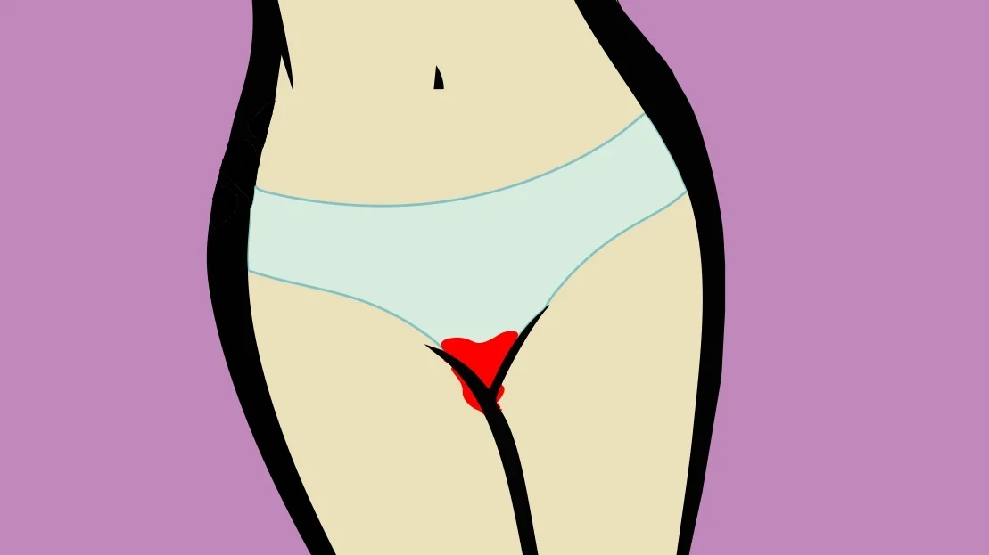 Mulher com menstruação vazando